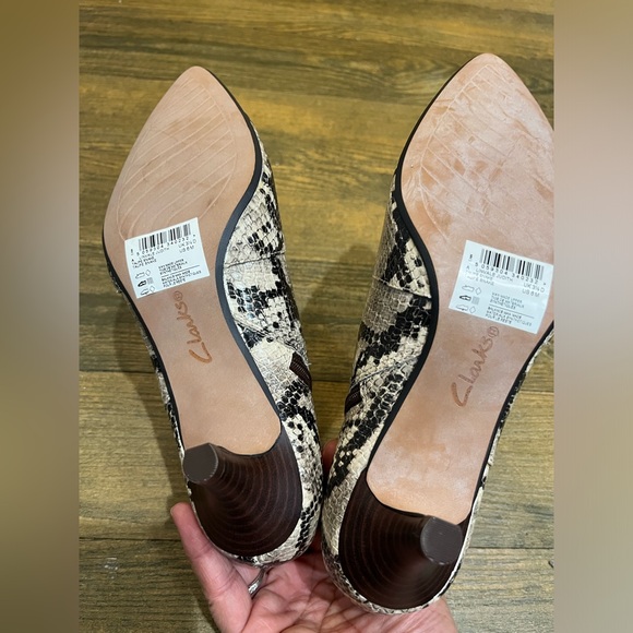 Clarks Collection Snakeskin Print Booties Sz. 6‎ - Picture 5 of 5